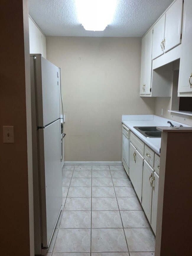 Photo - Briarwood West - 1/2 OFF FIRSTS MONTHS RENT WITH 12M LEASE!