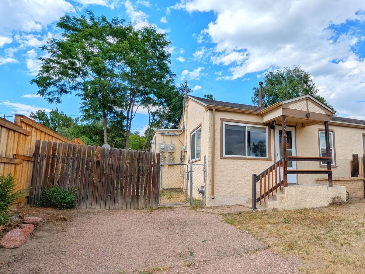 Cozy 2br 1b Home w/laundry! - Cozy 2br 1b Home w/laundry!