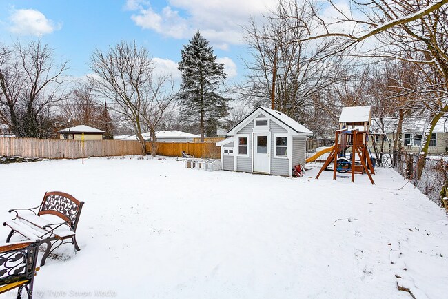 Photo - 322 Michigan Rd