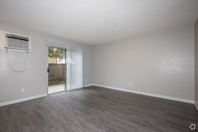 2BR, 1.5BA - 1,050SF - Living Room