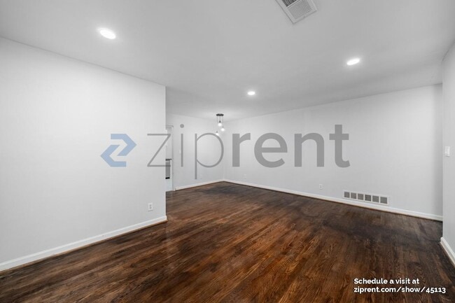 Photo - 792 Marstevan Dr NE