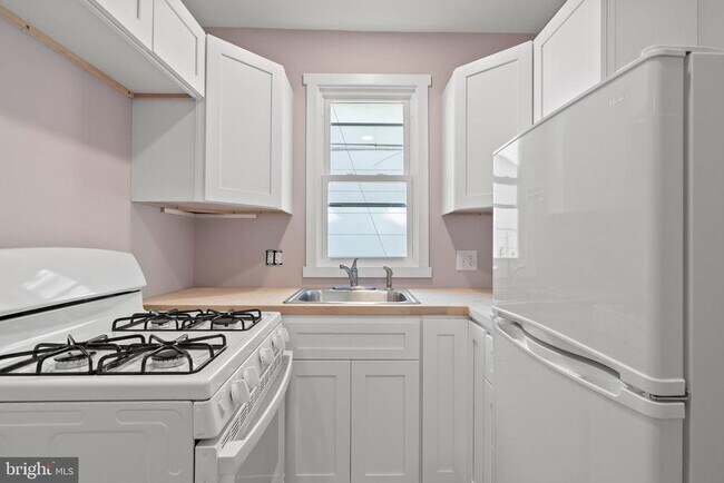 Photo - 309 N Oxford Ave