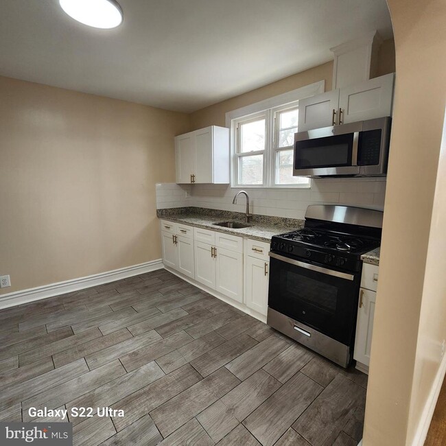 Photo - 5490 W Berks St