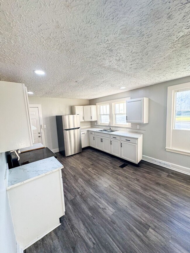 Photo - ? Charming 2 Bedroom Home with Garage & Ba...