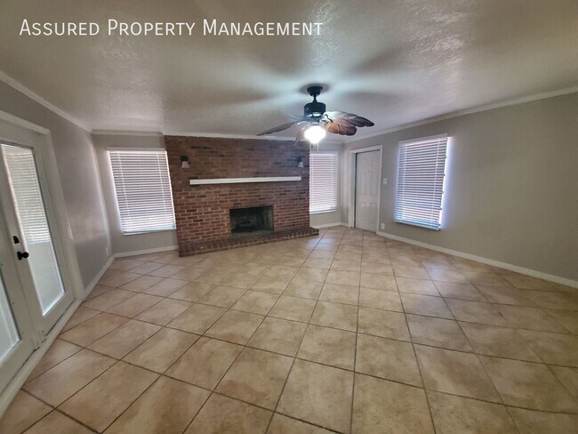 Photo - 6303 Yellowstone St