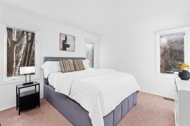 Photo - 814 W Bleeker St