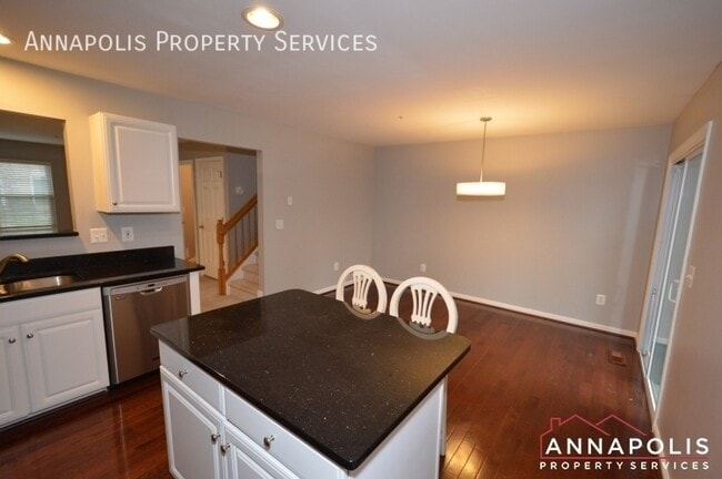 Photo - 546 Francis Nicholson Way