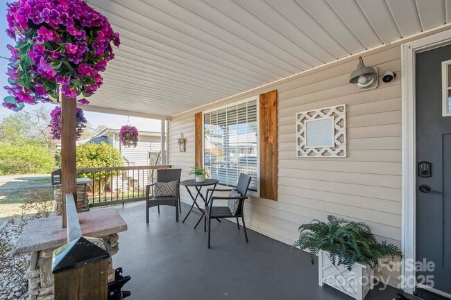 Front Porch - 41 Selma Dr