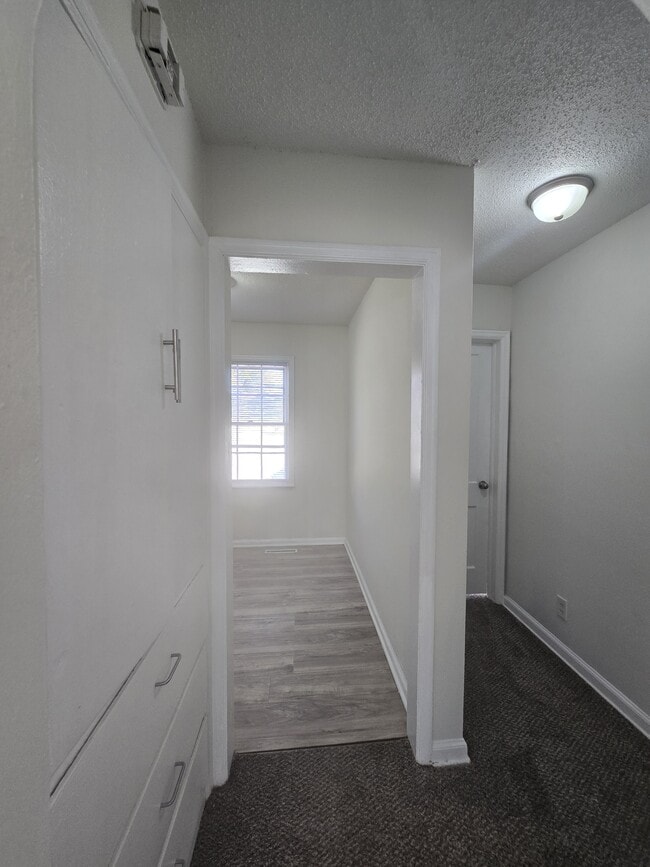 Photo - 1102 Dellrose