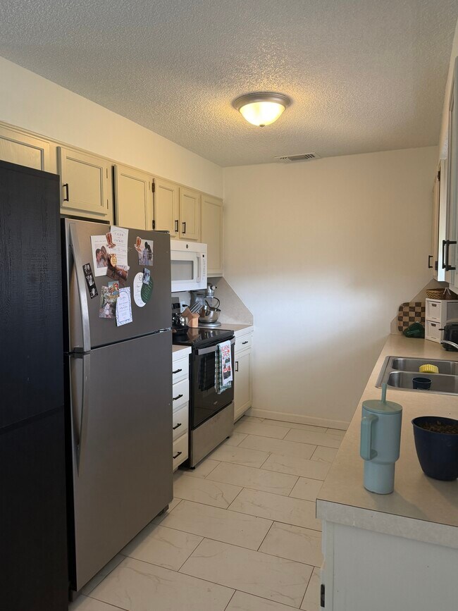 Photo - 927 E Krayler Ave