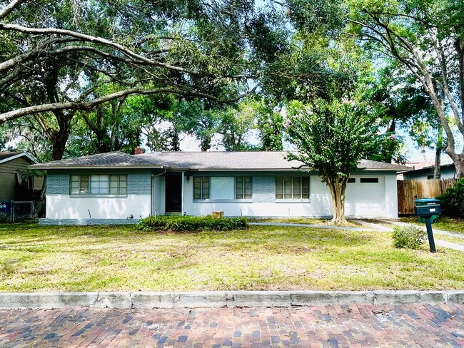 Beautiful 2/1.5 Home in Winter Park plus a... - Beautiful 2/1.5 Home in Winter Park plus a...