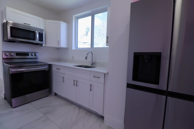 Photo - 3025 NW 8th Ave Unit 2