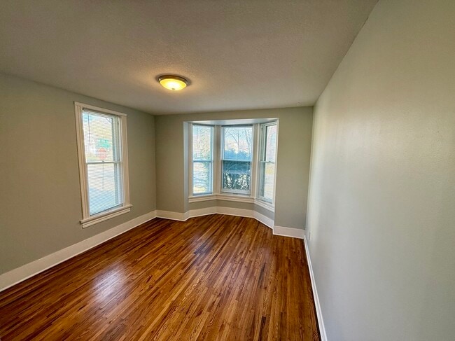 Photo - 1430 Madison St NE