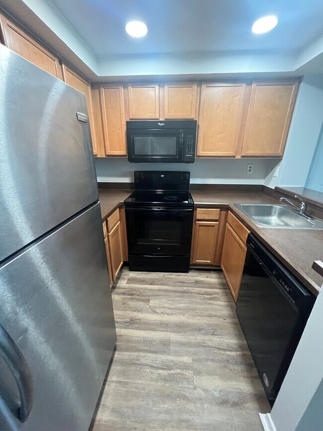 Photo - ONE BEDROOM ONE BATHROOM! WATERFRONT COMMUNITY! Unidad 16