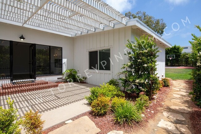 Building Photo - Gorgeous 3 br Home in Del Mar with W/D In Unit and Basketball Court!