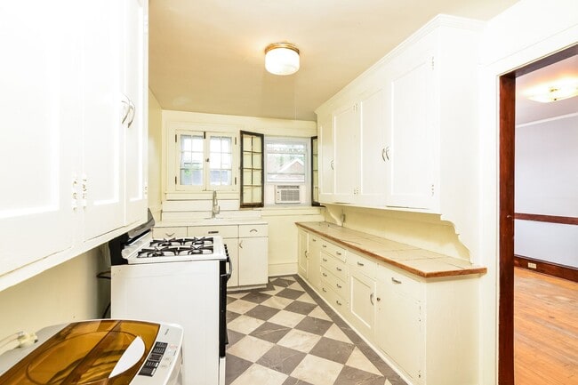 Photo - 509 6th St SE Unit 3