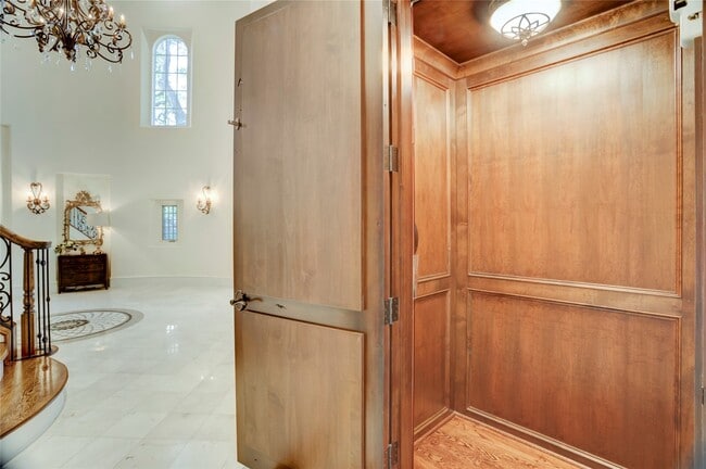 Photo - 5015 Jason St