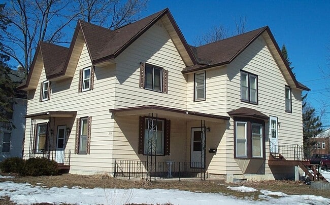 Photo - 204 W Cedar St