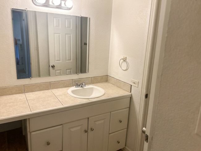 Photo - 707 W 96th Ave Unidad 8