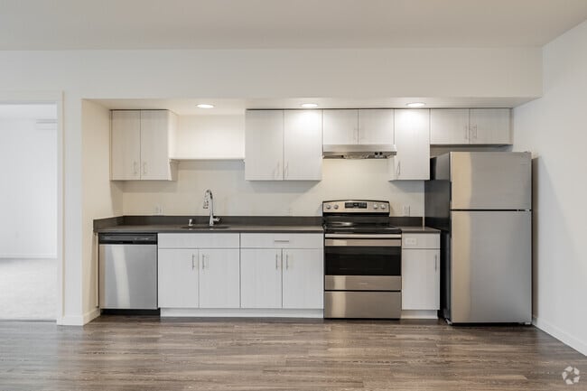 1BR, 1BA - 749SF - Kitchen