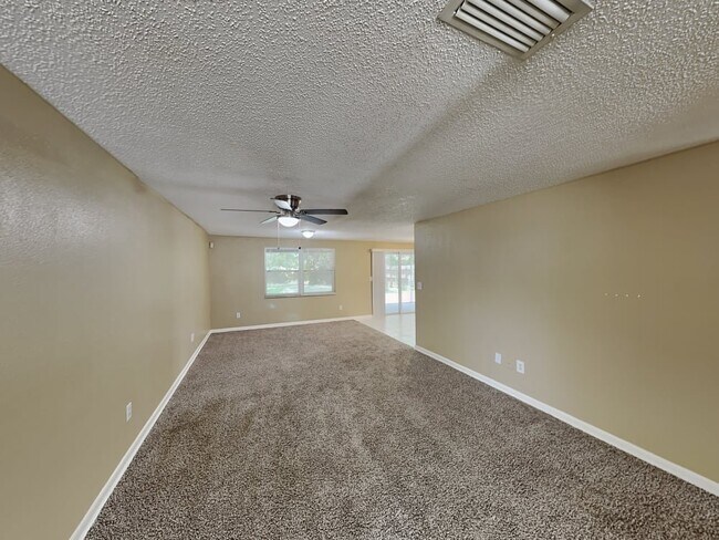 2809 Cedaridge Dr