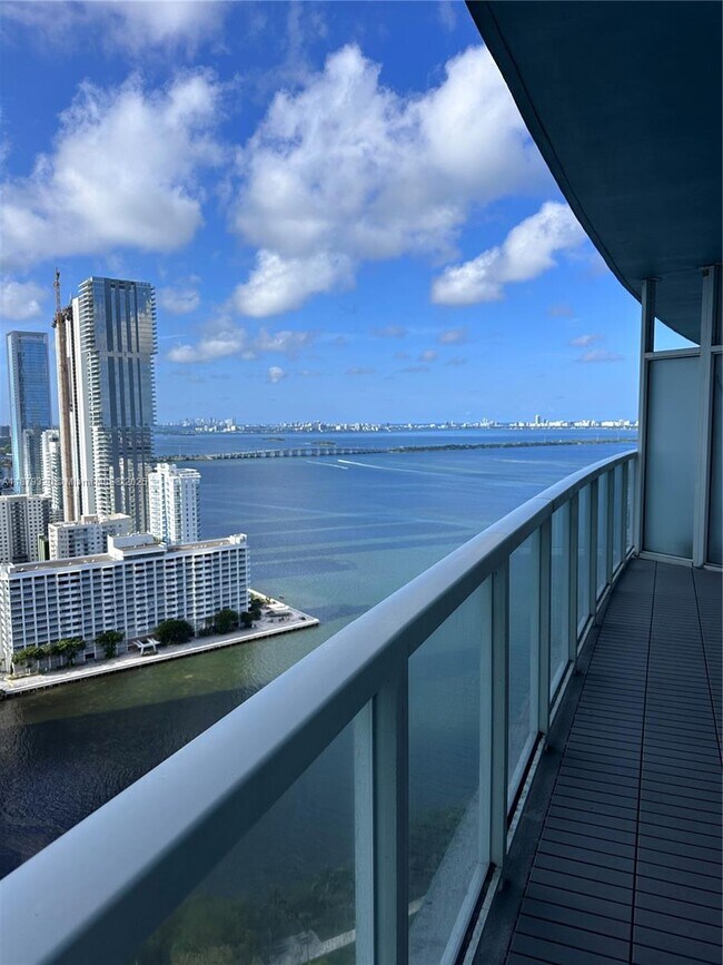 Building Photo - 1900 N Bayshore Dr Unit 3408 Rental