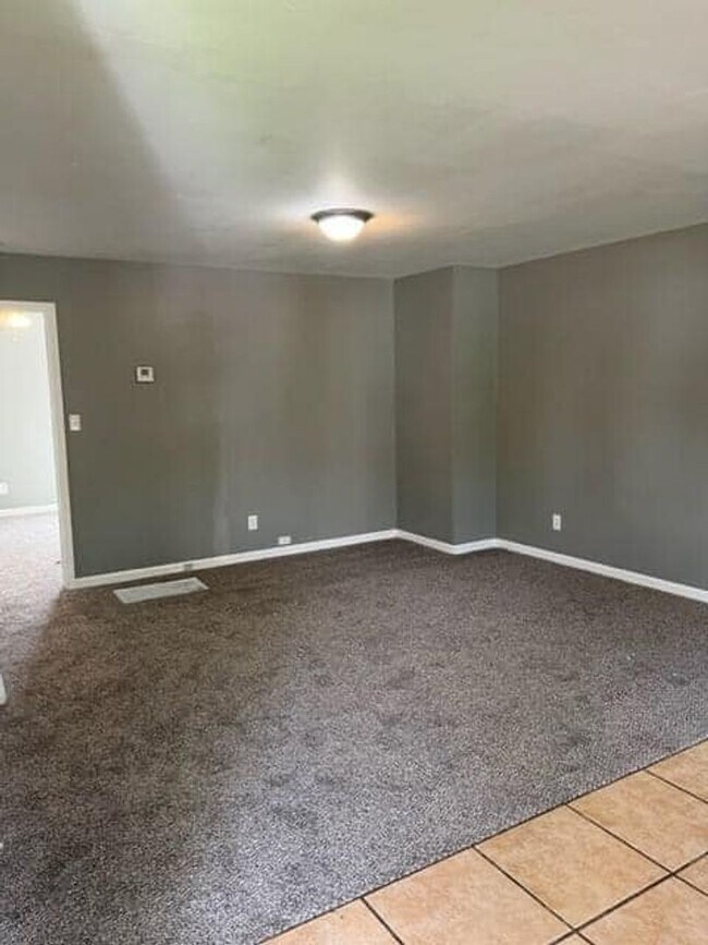 Photo - 1715 S Linwood Ave Unidad B