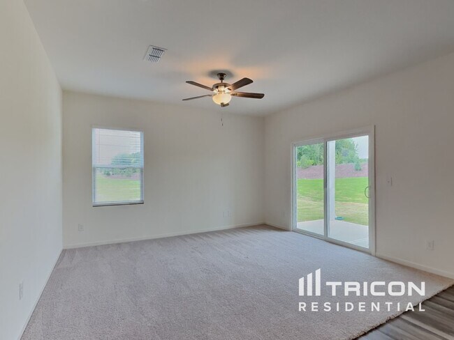 Photo - 149 Gladstone Loop