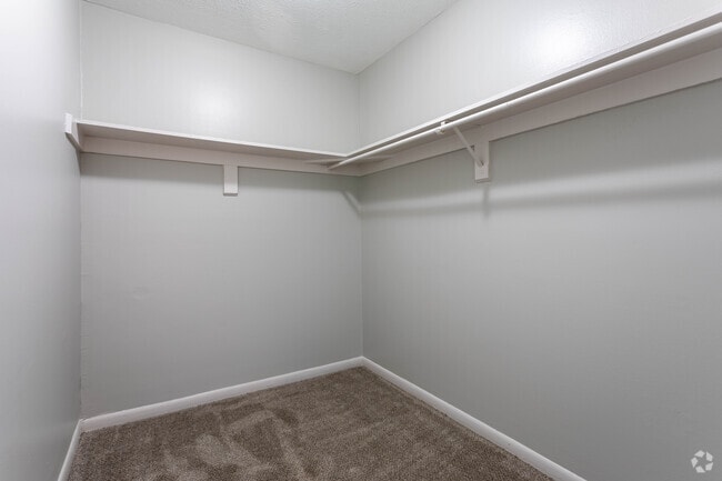 2 Br, 1 Ba - 760 SF