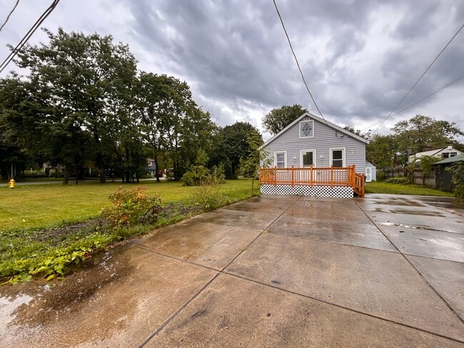 Photo - 9609 Maplewood St