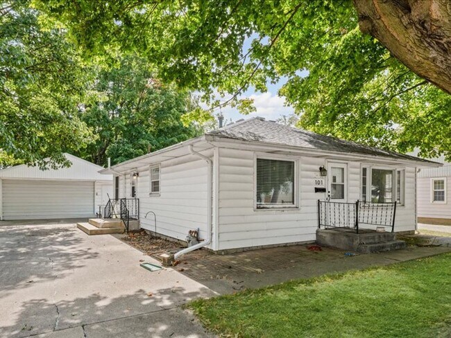 Building Photo - Spacious 3-Bedroom Home with Oversized Garage Space!