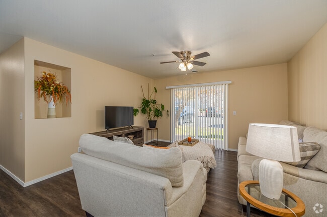 2X2A - Living Area - Tall Grass Apartments