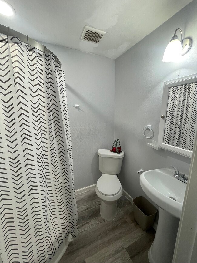 Photo - 208 E Magnolia St Unit Suite A