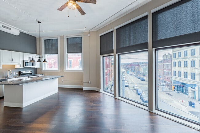 1BR, 1BA - 908SF