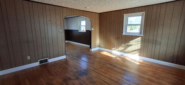 Photo - 3 Bedroom 1.5 Bathroom Available in Lancaster!