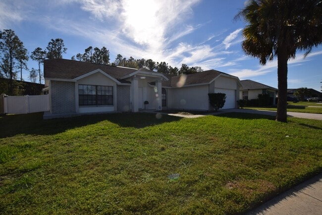 Photo - Beautiful 4 bedrooms/ 2baths home with a 2 car garage for rent at 17790 Indian Ridge Trl S., Kiss...