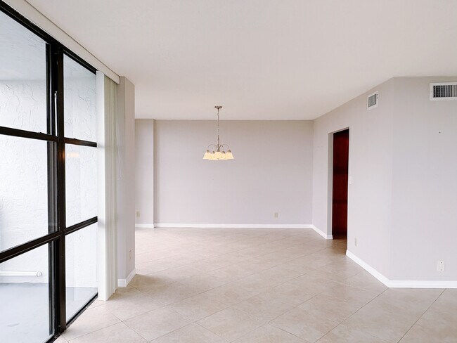 Photo - 800 Parkview Dr Unit 909
