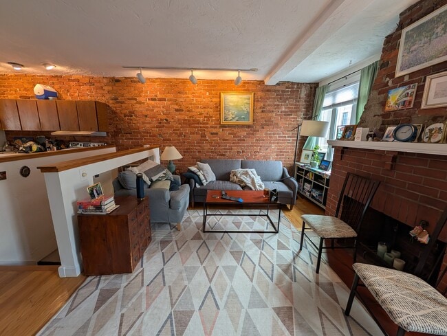 Photo - 131 Sutherland Rd Unit 2