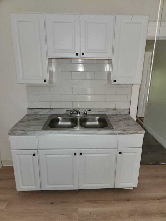 Photo - 2186 E 89th St Unidad 3