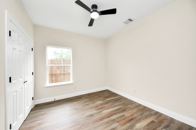 Photo - 3810 Hiford Dr