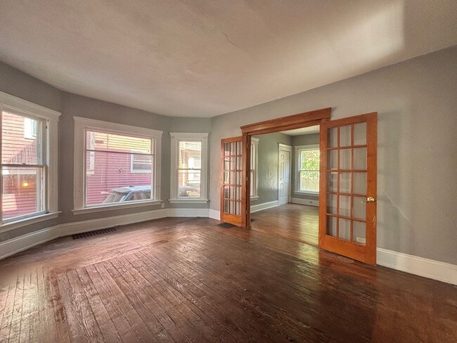 Building Photo - 411 Oak St Unit 1 Rental
