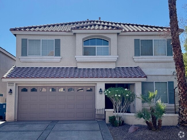 Building Photo - Well-Maintained 2-Story Home with Function...