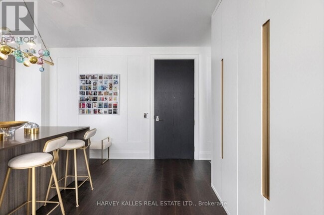 Photo - 151 Avenue Rd Unit 805