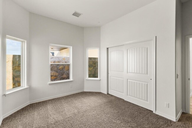 Photo - 905 Ada Ln