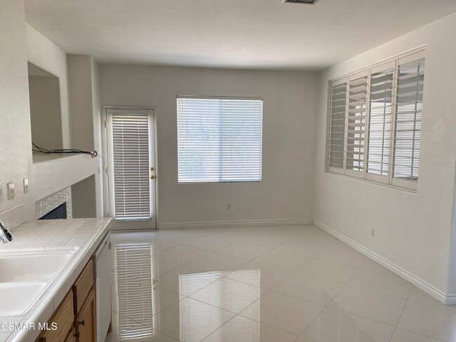 Photo - 9 Skyflower Ln