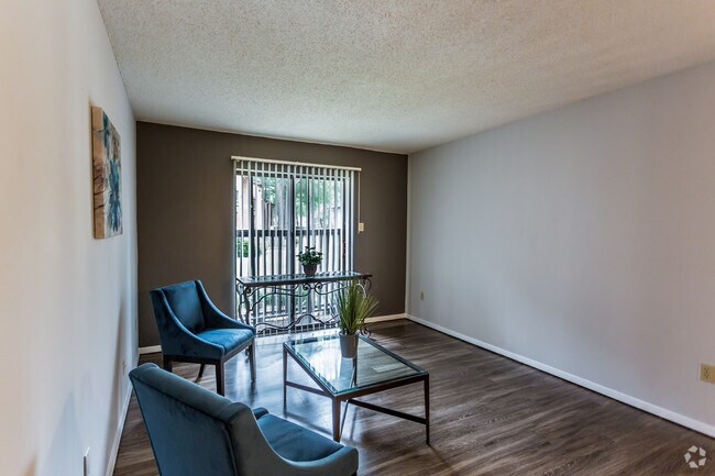 Living Room - Hickory Pointe