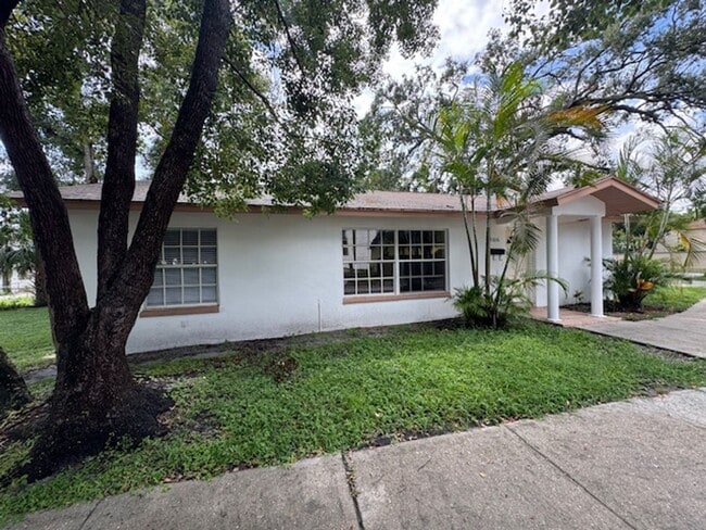 Building Photo - Spacious 3 bedroom Rental