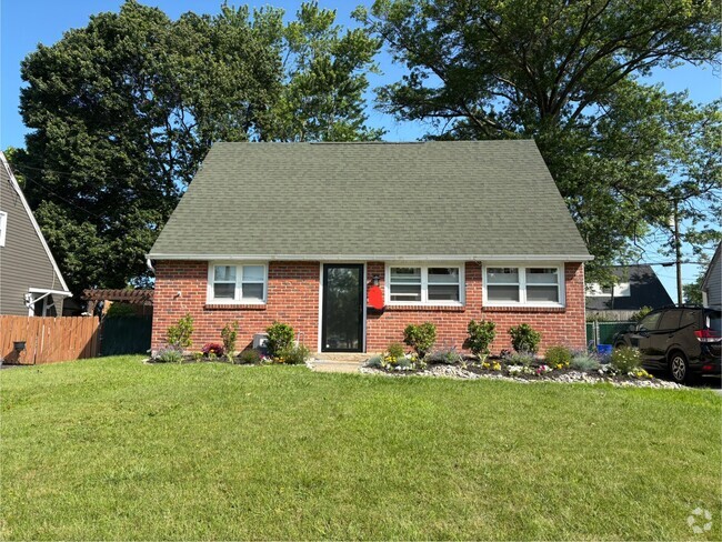 Building Photo - 2609 Armstrong Ave Rental