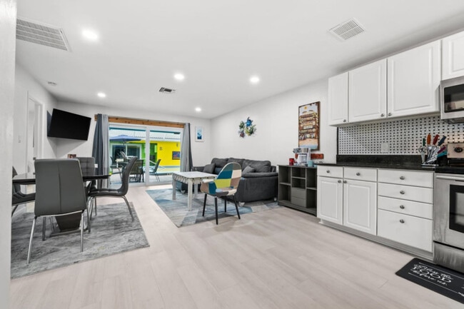 Photo - 1019 SE 40th St Unidad SI ID1334306P