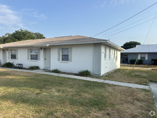 Building Photo - North Lakeland Half Duplex Rental